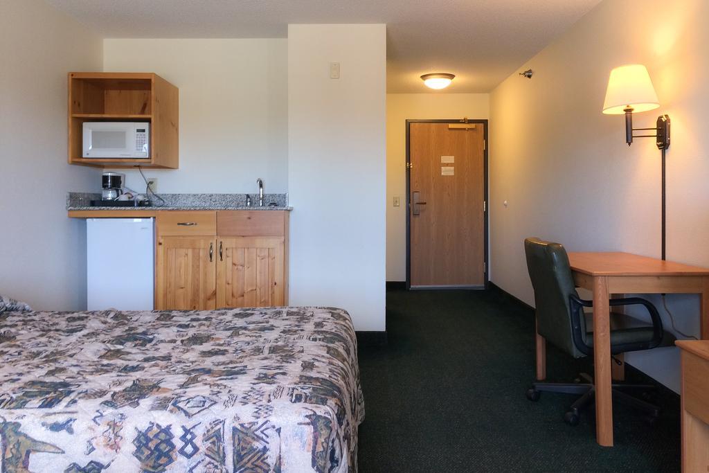 White Oak Inn And Suites Deer River Exterior photo